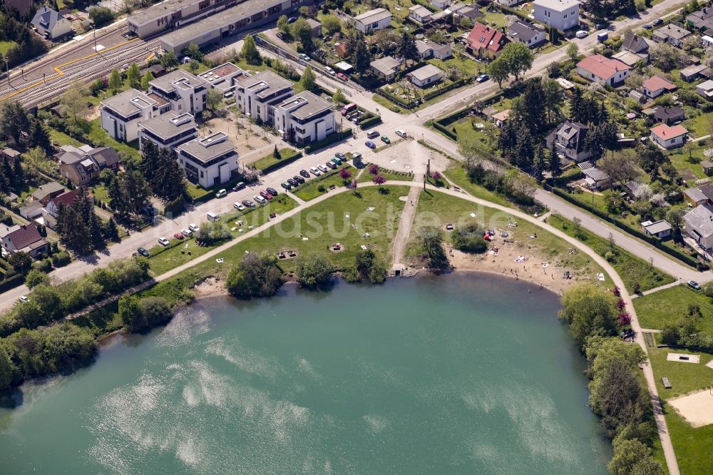 Luftbild Berlin - Uferbereiche des Sees Biesdorfer Baggersee in Berlin