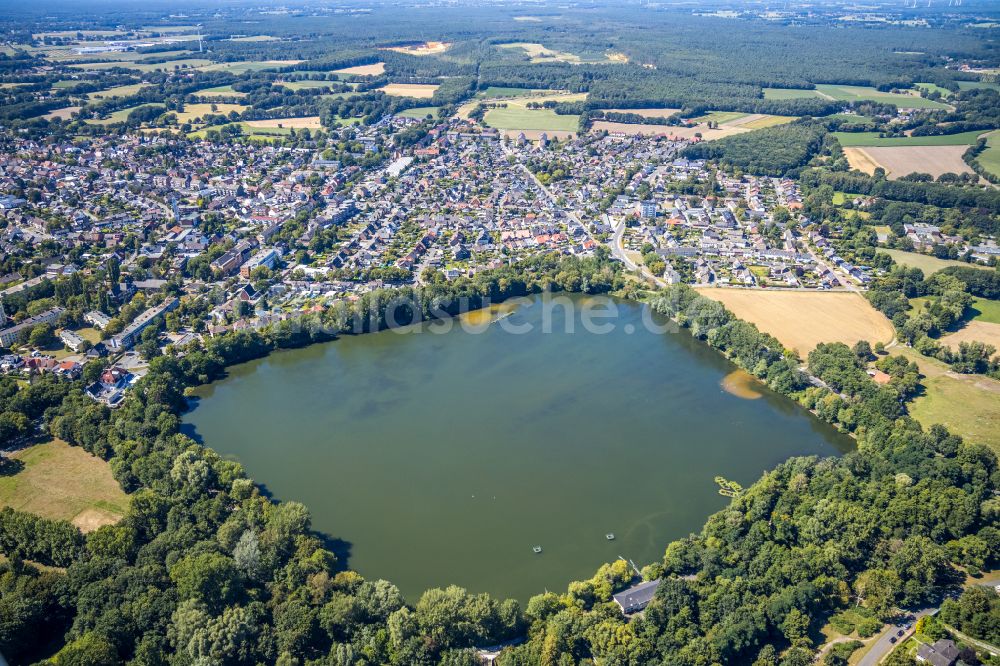 Dorsten von oben - Uferbereiche des Sees Blauer See in Dorsten im Bundesland Nordrhein-Westfalen, Deutschland