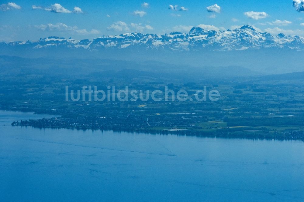 Uttwil von oben - Uferbereiche des Sees Bodensees in Friedrichshafen im Bundesland Baden-Württemberg, Deutschland