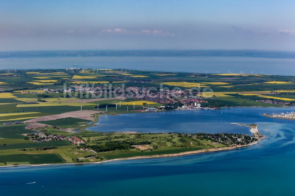 Luftaufnahme Fehmarn - Uferbereiche des Sees Burger Binnensee in Fehmarn im Bundesland Schleswig-Holstein, Deutschland