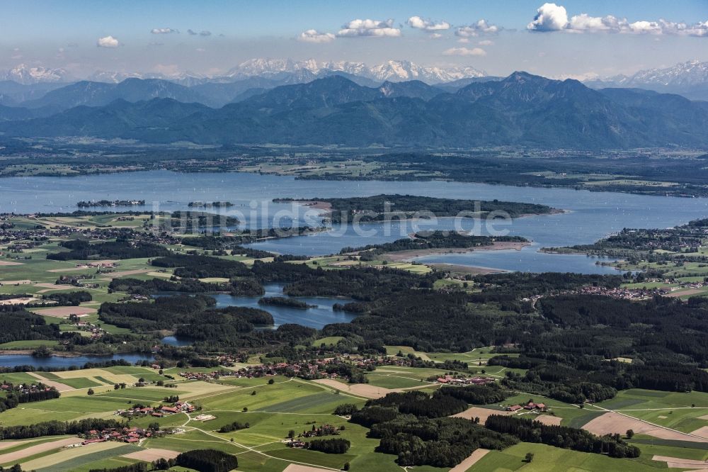 Luftbild Breitbrunn am Chiemsee - Uferbereiche des Sees Chiemsee in Breitbrunn am Chiemsee im Bundesland Bayern, Deutschland