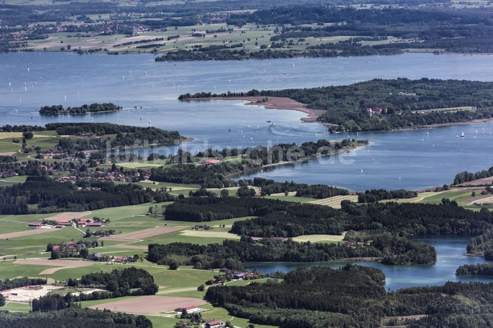 Breitbrunn am Chiemsee von oben - Uferbereiche des Sees Chiemsee in Breitbrunn am Chiemsee im Bundesland Bayern, Deutschland