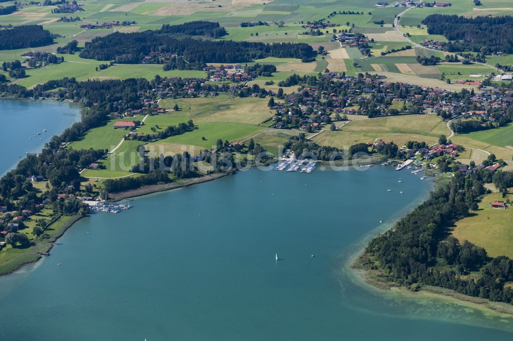 Luftbild Breitbrunn am Chiemsee - Uferbereiche des Sees Chiemsee Urfahrnerbucht in Breitbrunn am Chiemsee im Bundesland Bayern, Deutschland