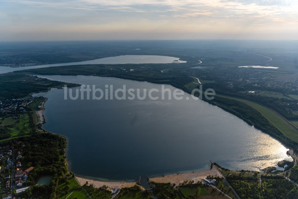 Luftaufnahme Leipzig - Uferbereiche des Sees Cospudener See in Leipzig im Bundesland Sachsen, Deutschland