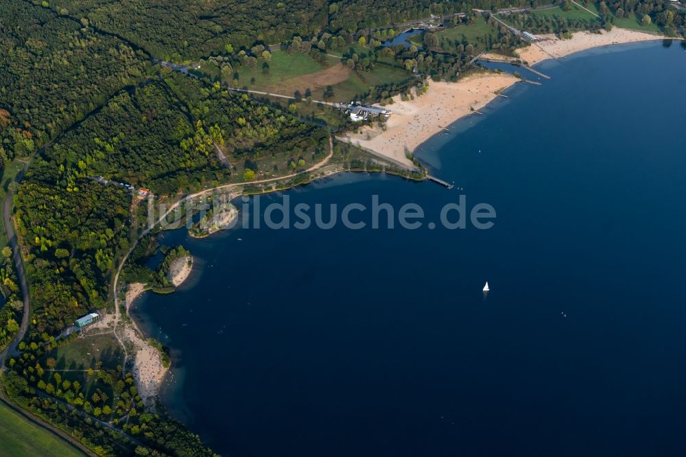 Luftaufnahme Leipzig - Uferbereiche des Sees Cospudener See in Leipzig im Bundesland Sachsen, Deutschland