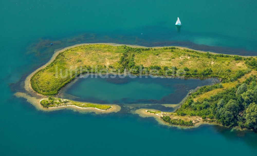 Luftaufnahme Wesel - Uferbereiche des Sees Diersfordter Waldsee in Wesel im Bundesland Nordrhein-Westfalen, Deutschland