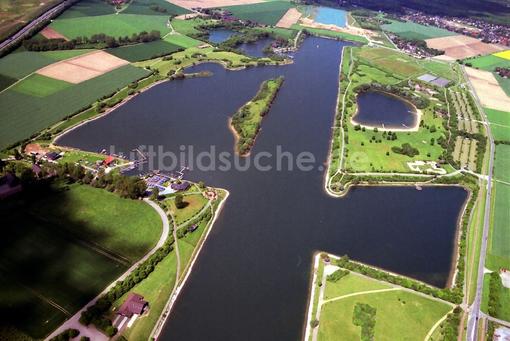 Luftaufnahme Krefeld - Uferbereiche des Sees Elfrather See in Krefeld im Bundesland Nordrhein-Westfalen