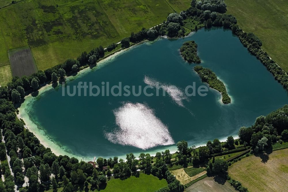 Luftaufnahme Marzling - Uferbereiche des Sees Erholungsgebiet Badesee Stoibermühle in Marzling im Bundesland Bayern, Deutschland