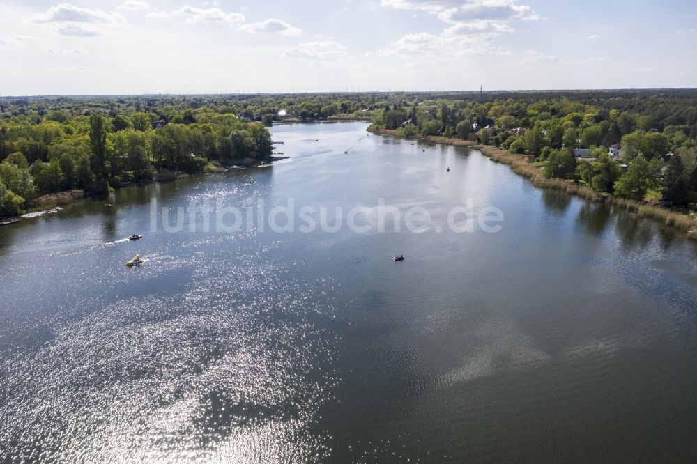 Falkensee aus der Vogelperspektive: Uferbereiche des Sees Falkenhagener See in Falkensee im Bundesland Brandenburg, Deutschland