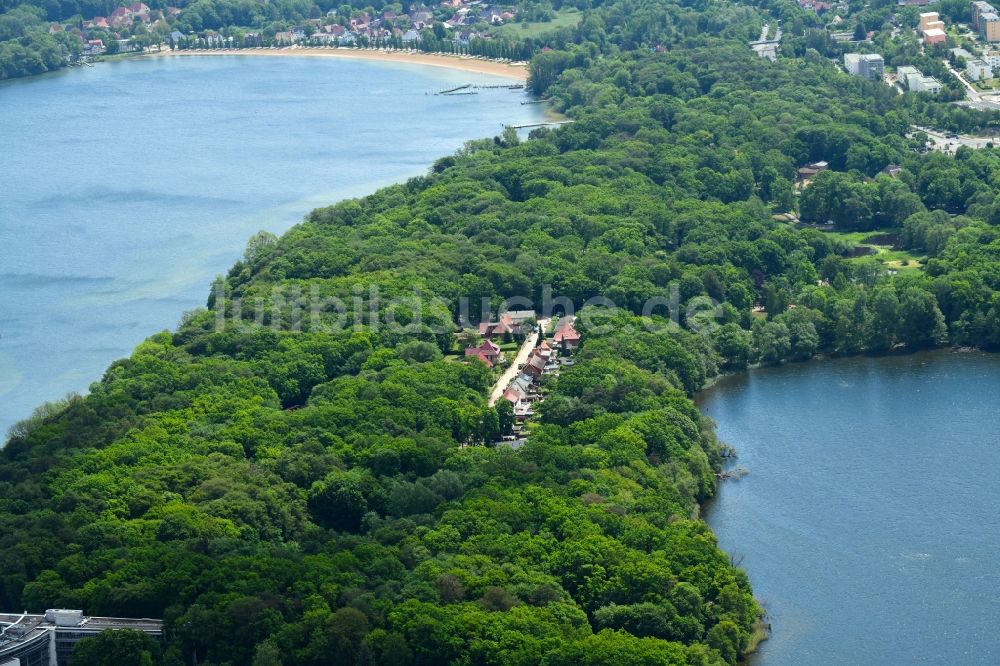 Luftbild Schwerin - Uferbereiche des Sees Fauler See in Schwerin im Bundesland Mecklenburg-Vorpommern, Deutschland