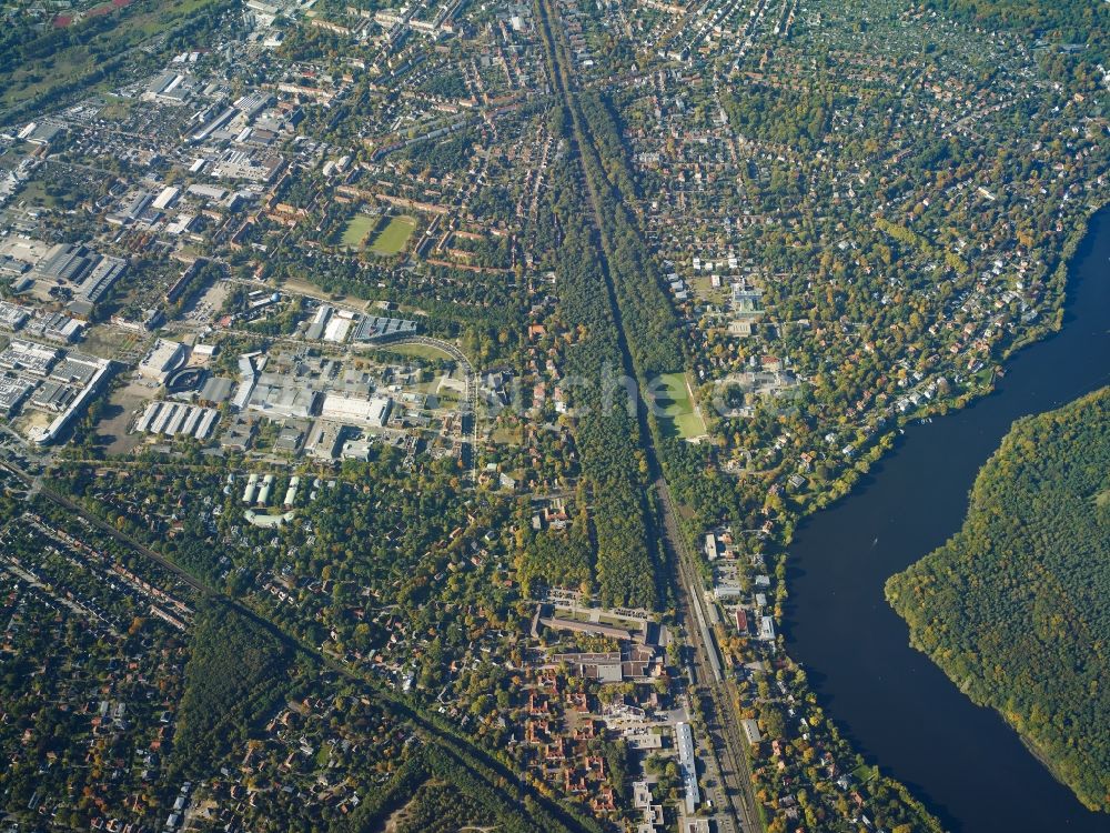 Potsdam aus der Vogelperspektive: Uferbereiche des Sees Griebnitzsee in Potsdam im Bundesland Brandenburg