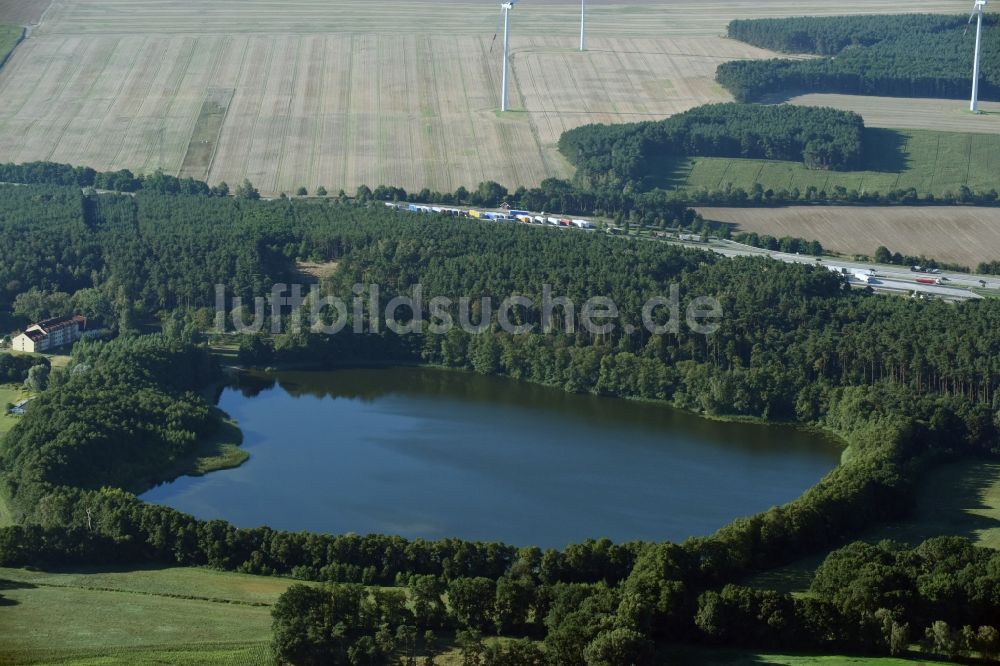 Luftaufnahme Kloster Lehnin - Uferbereiche des Sees Görnsee in Kloster Lehnin im Bundesland Brandenburg