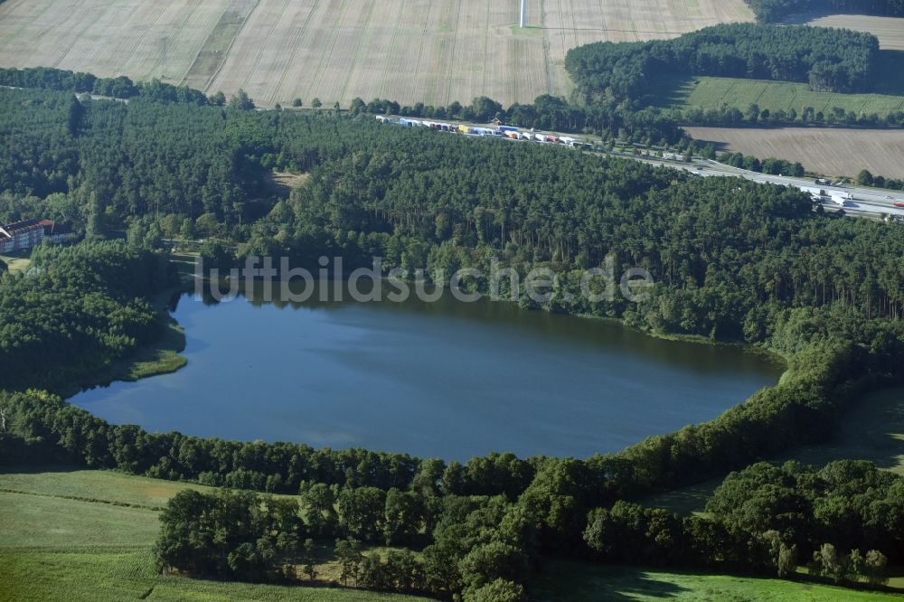 Kloster Lehnin von oben - Uferbereiche des Sees Görnsee in Kloster Lehnin im Bundesland Brandenburg