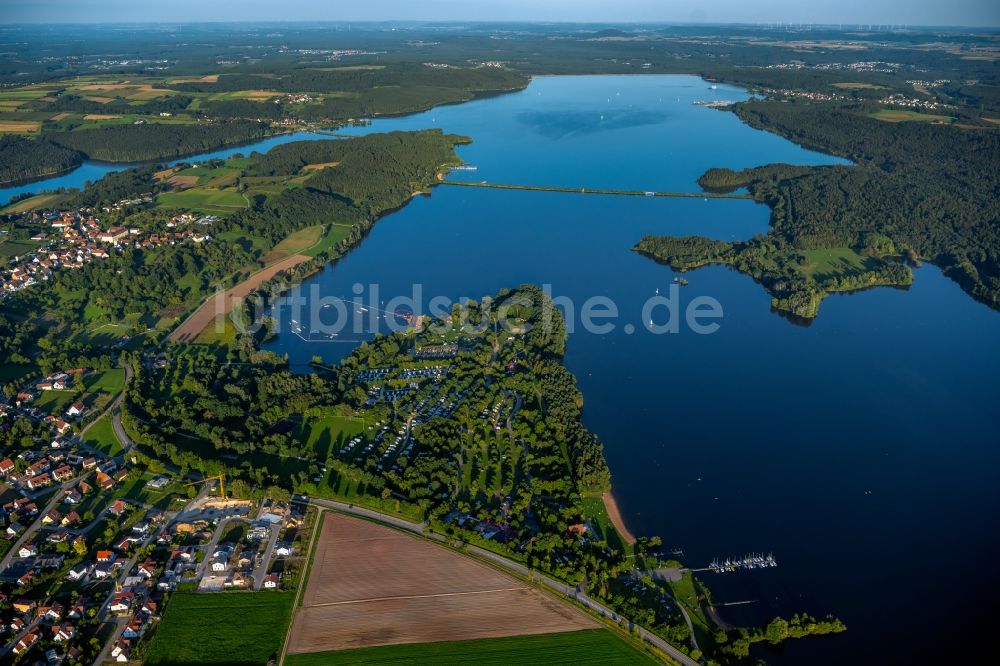 Luftaufnahme Absberg - Uferbereiche des Sees Großer Brombachsee in Absberg im Bundesland Bayern, Deutschland