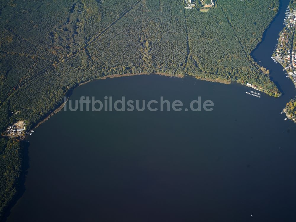 Luftaufnahme Berlin - Uferbereiche des Sees Großer Müggelsee in Berlin