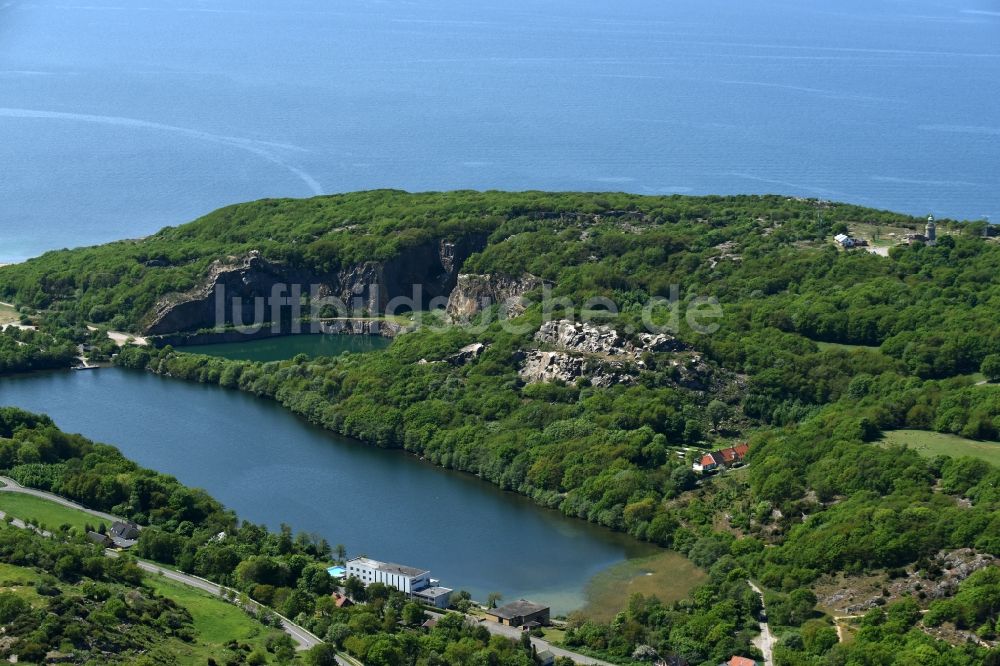 Allinge von oben - Uferbereiche des Sees Hammersovej auf der Insel Bornholm in Allinge in Region Hovedstaden, Dänemark