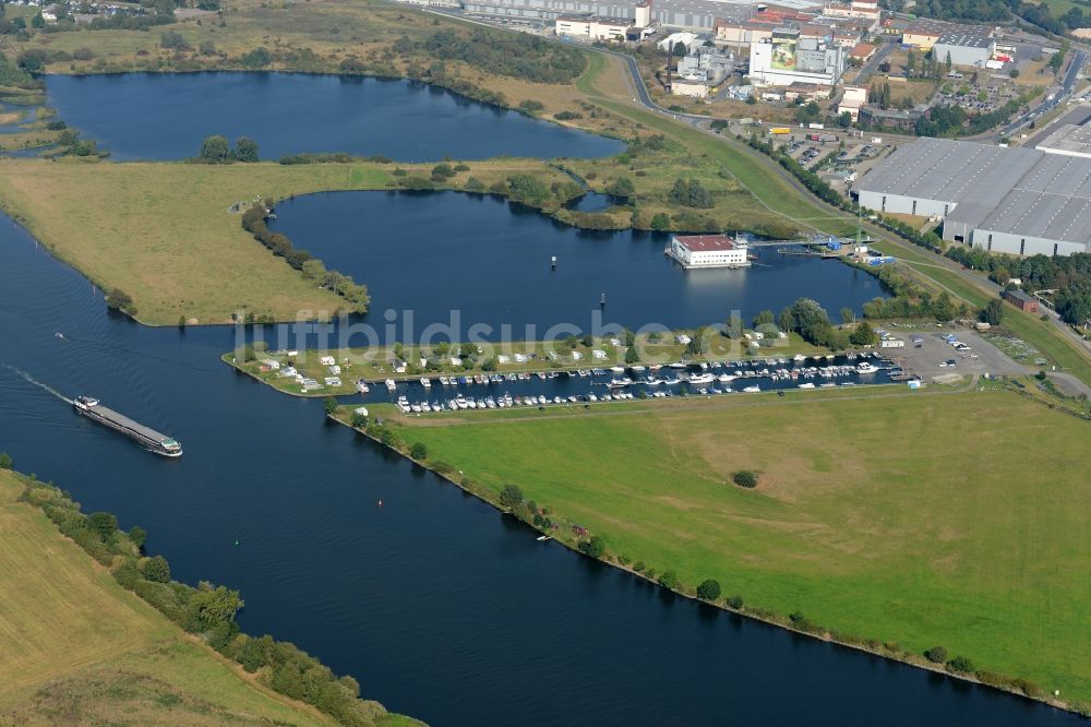 Bremen von oben - Uferbereiche des Sees Hemelinger See und Arberger Kanal in Bremen