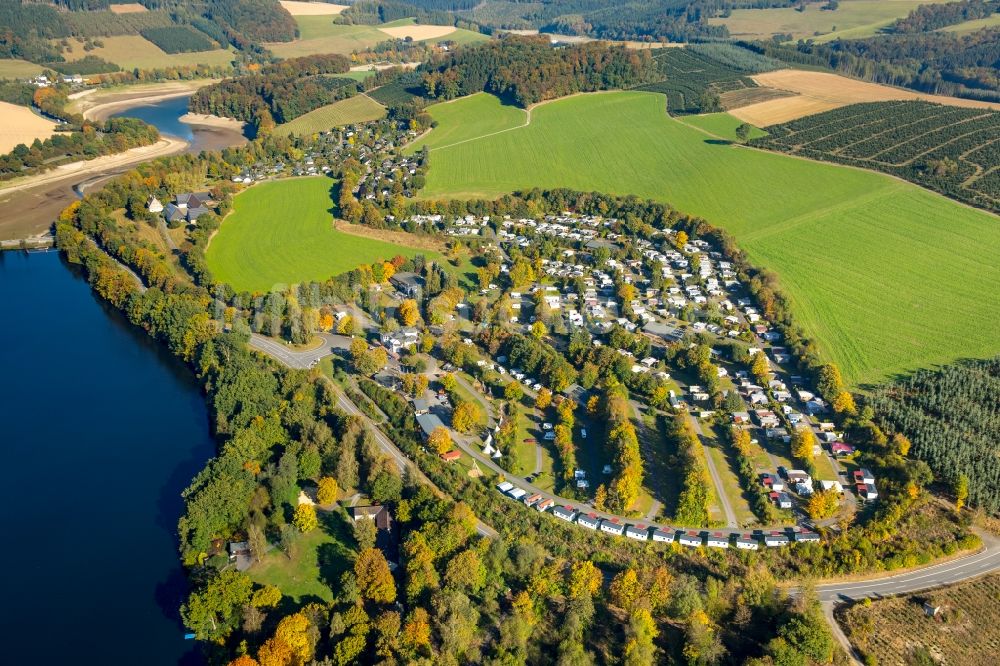 Meschede aus der Vogelperspektive: Uferbereiche des Sees Hennesee in Meschede im Bundesland Nordrhein-Westfalen