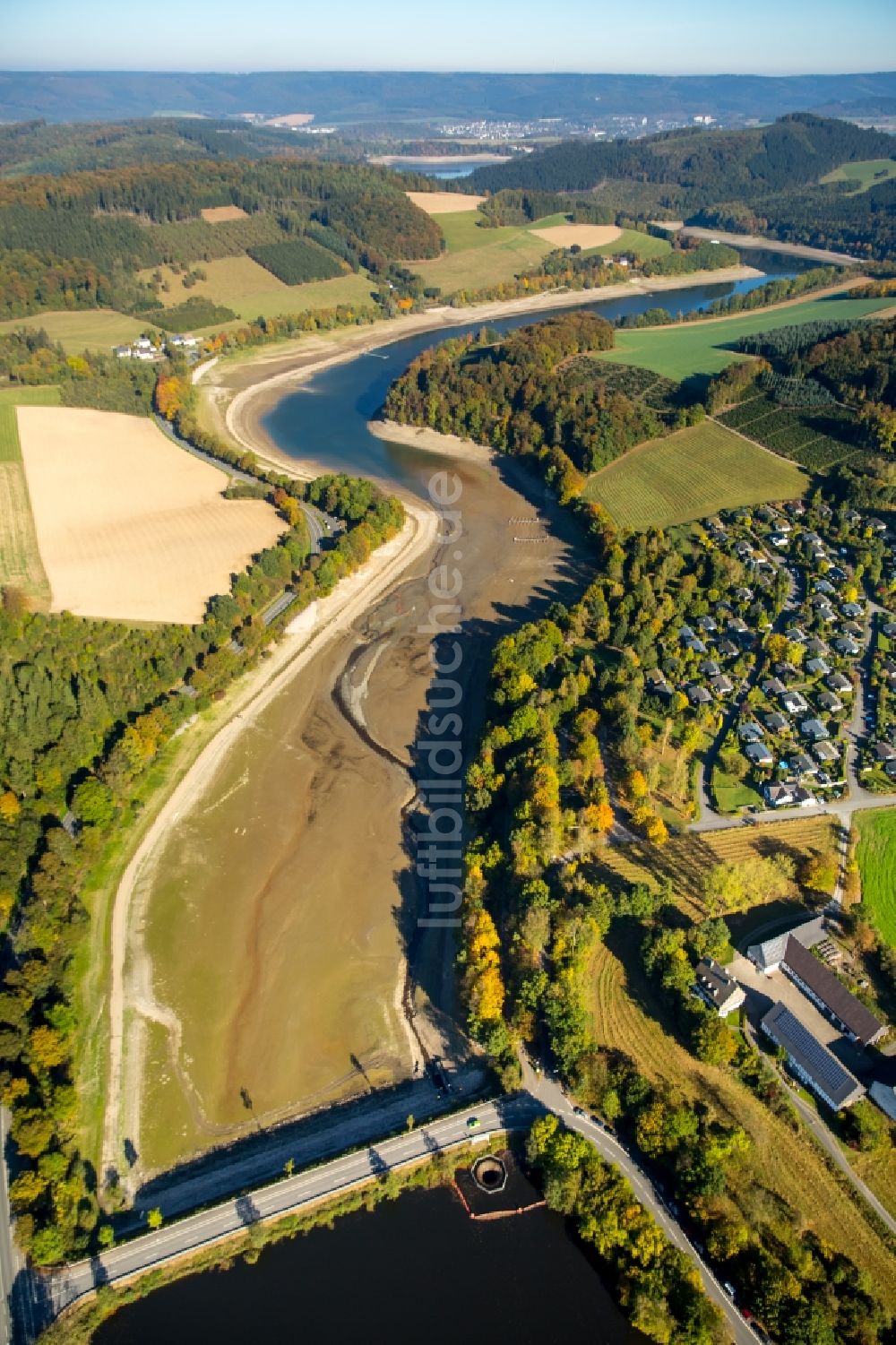 Meschede aus der Vogelperspektive: Uferbereiche des Sees Hennesee in Meschede im Bundesland Nordrhein-Westfalen