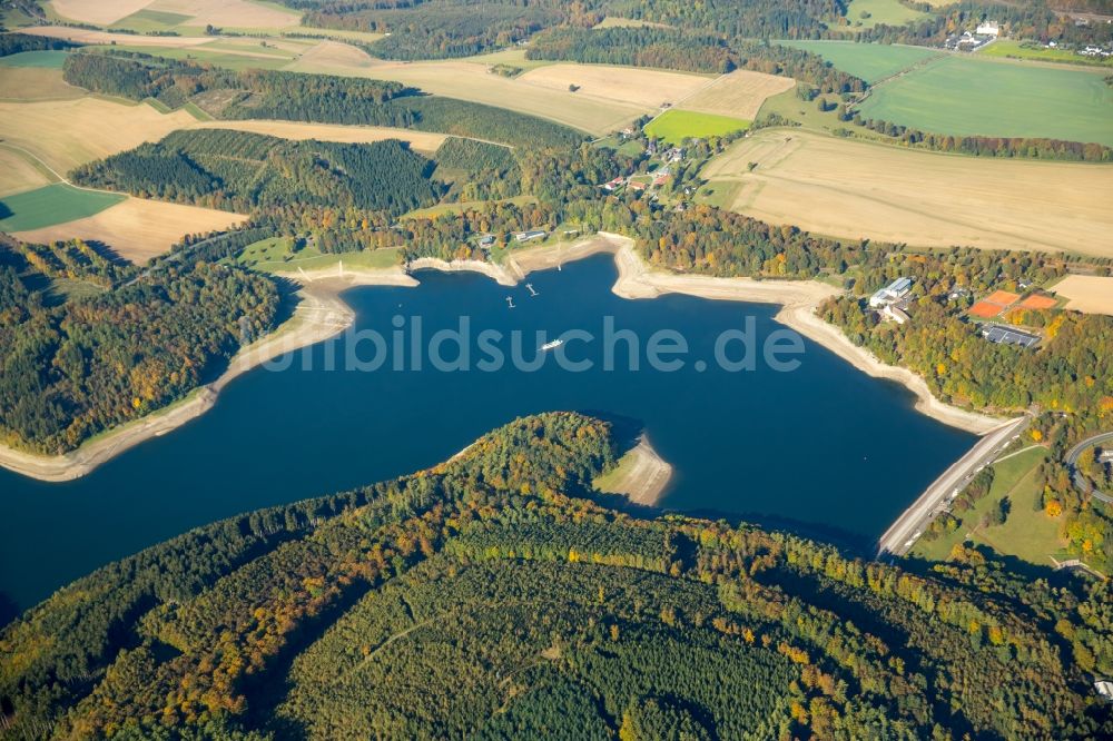 Luftbild Meschede - Uferbereiche des Sees Hennesee in Meschede im Bundesland Nordrhein-Westfalen