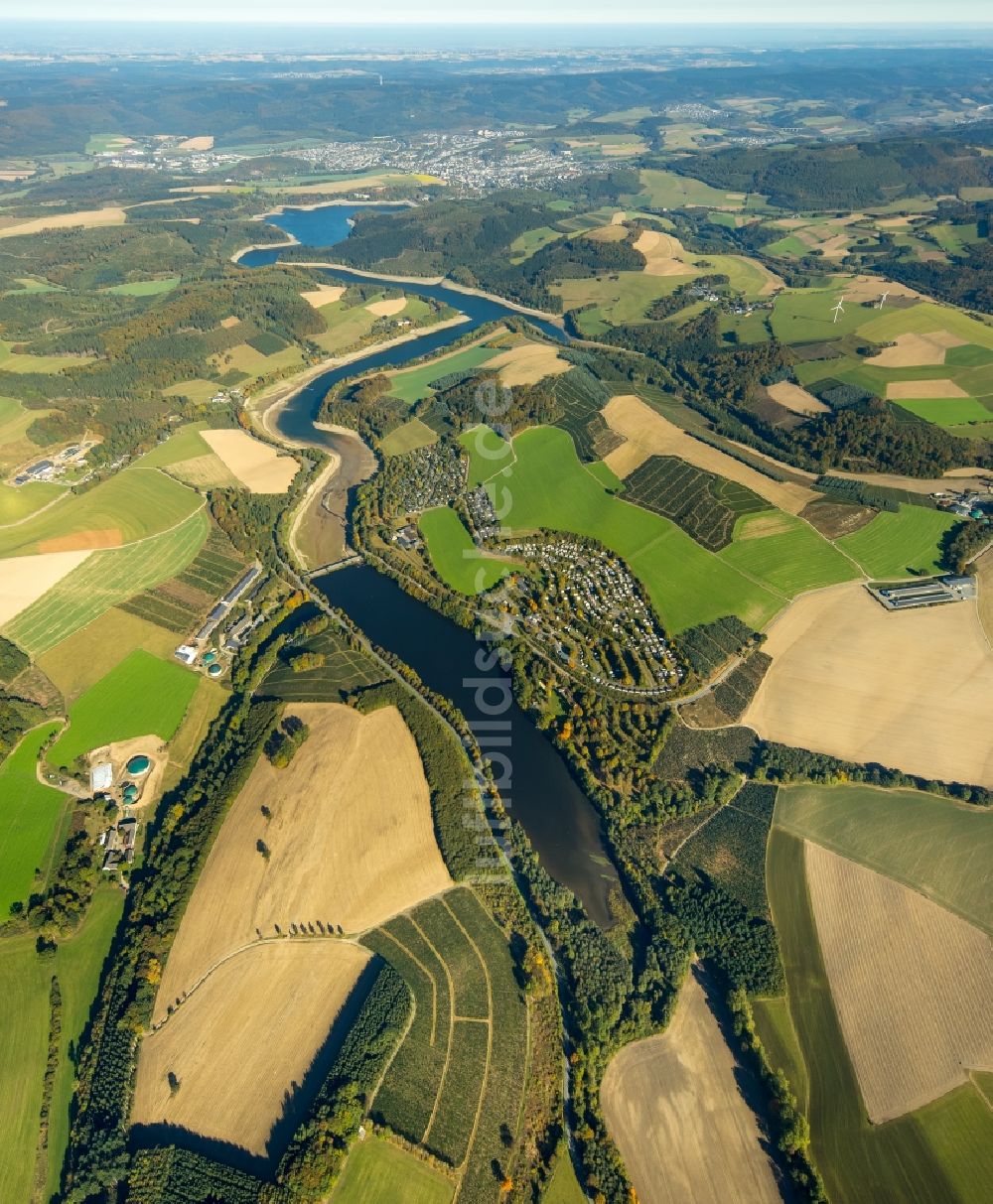 Luftbild Meschede - Uferbereiche des Sees Hennesee in Meschede im Bundesland Nordrhein-Westfalen