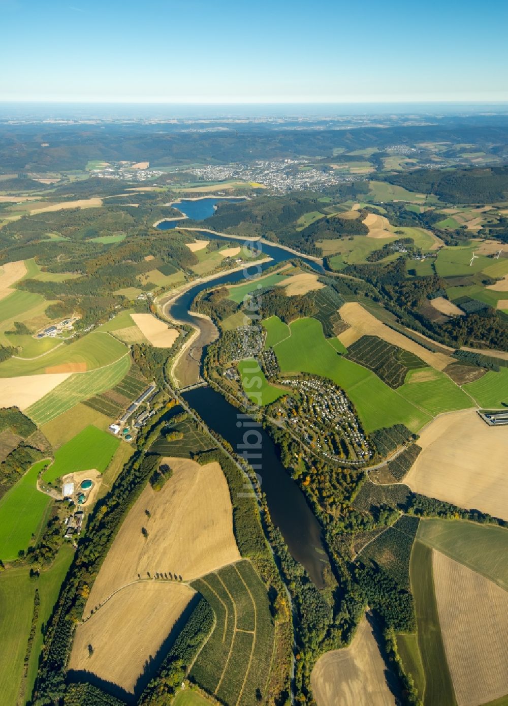 Luftaufnahme Meschede - Uferbereiche des Sees Hennesee in Meschede im Bundesland Nordrhein-Westfalen