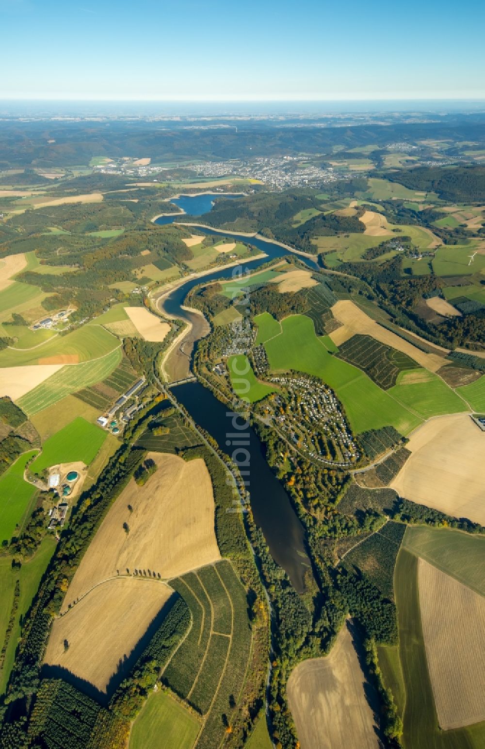 Meschede aus der Vogelperspektive: Uferbereiche des Sees Hennesee in Meschede im Bundesland Nordrhein-Westfalen