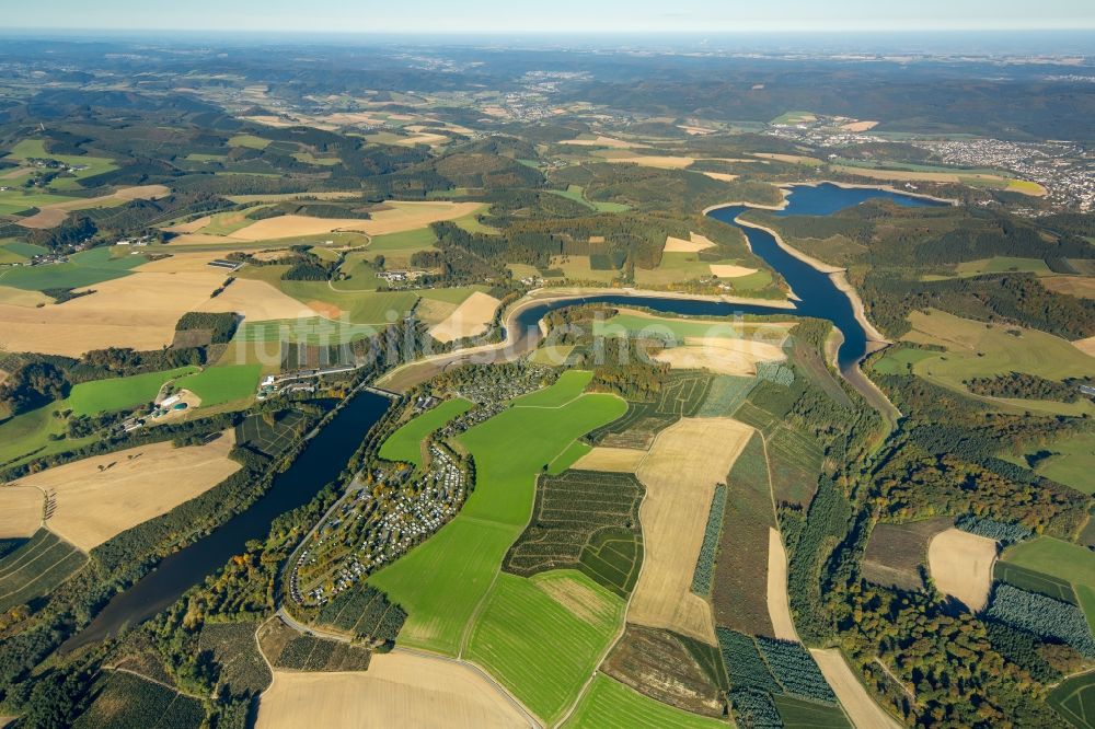 Luftbild Meschede - Uferbereiche des Sees Hennesee in Meschede im Bundesland Nordrhein-Westfalen