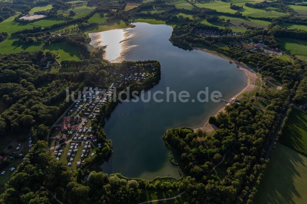 Luftaufnahme Winterswijk - Uferbereiche des Sees Het Hilgelo in Winterswijk in Gelderland, Niederlande