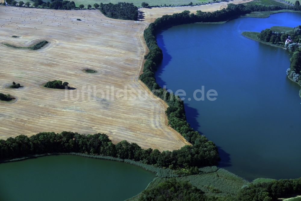 Neu Gaarz von oben - Uferbereiche des Sees Hofsee - Tiefer See in Neu Gaarz im Bundesland Mecklenburg-Vorpommern