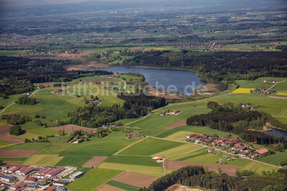 Bad Aibling von oben - Uferbereiche des Sees Hofstätter See in Bad Aibling im Bundesland Bayern, Deutschland