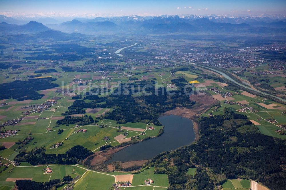 Luftaufnahme Haberspoint - Uferbereiche des Sees Hofstätter See in einem Waldgebiet im Ortsteil Kalkgrub in Haberspoint im Bundesland Bayern, Deutschland