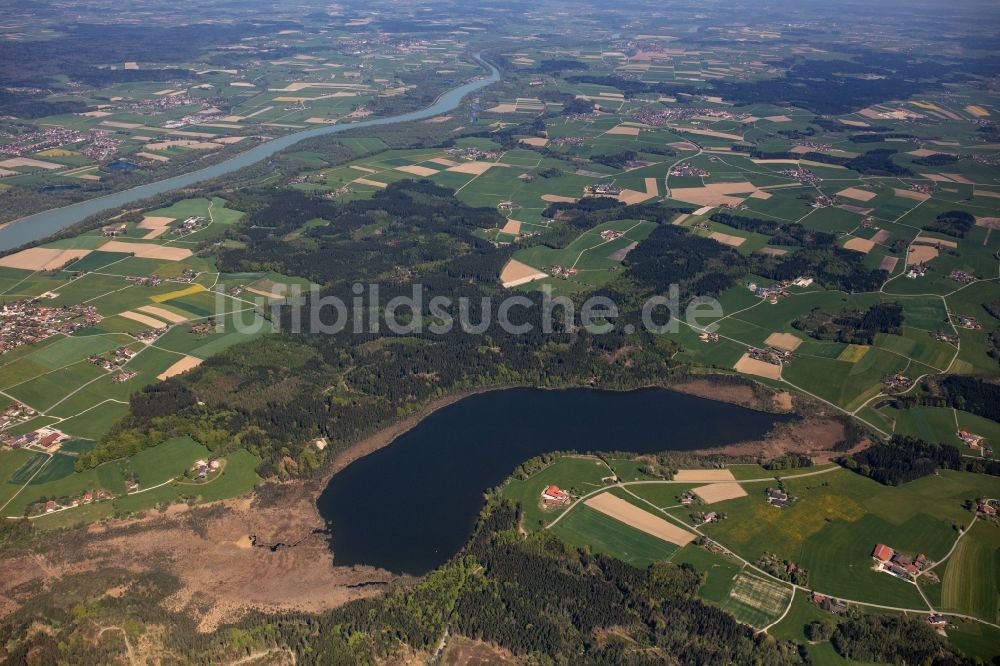 Haberspoint von oben - Uferbereiche des Sees Hofstätter See in einem Waldgebiet im Ortsteil Kalkgrub in Haberspoint im Bundesland Bayern, Deutschland