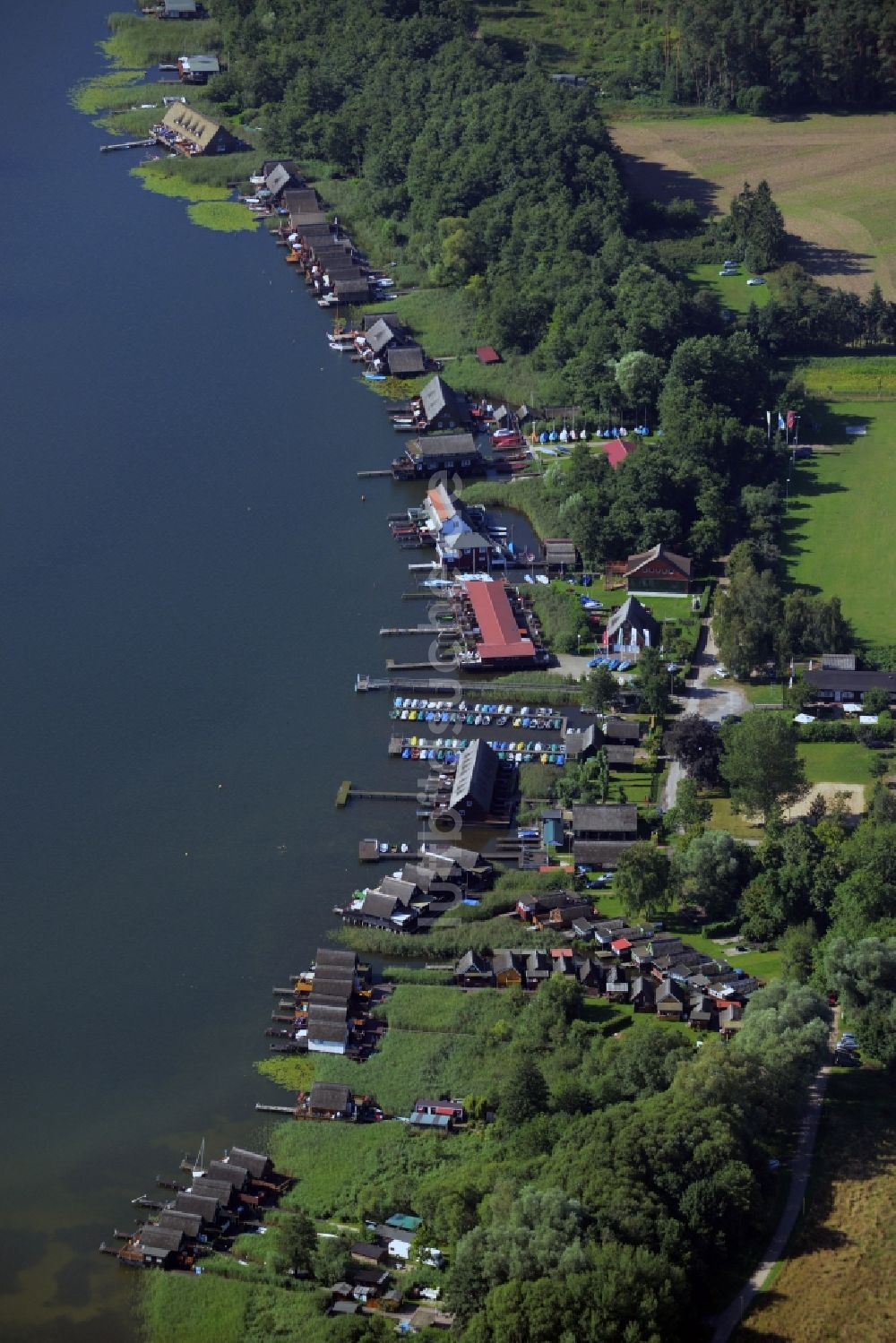 Luftbild Güstrow - Uferbereiche des Sees Inselsee in Güstrow im Bundesland Mecklenburg-Vorpommern