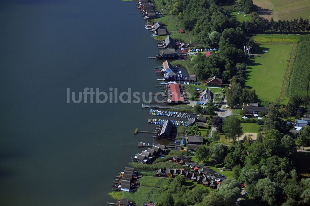 Luftaufnahme Güstrow - Uferbereiche des Sees Inselsee in Güstrow im Bundesland Mecklenburg-Vorpommern