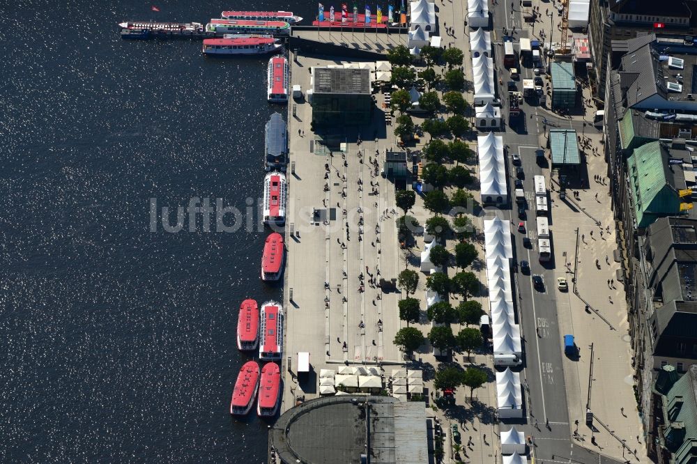 Hamburg von oben - Uferbereiche des Sees Jungfernstieg an der Binnenalster in Hamburg