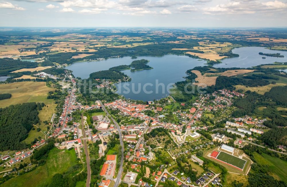 Luftaufnahme Krakow am See - Uferbereiche des Sees Krakower See in Krakow am See im Bundesland Mecklenburg-Vorpommern