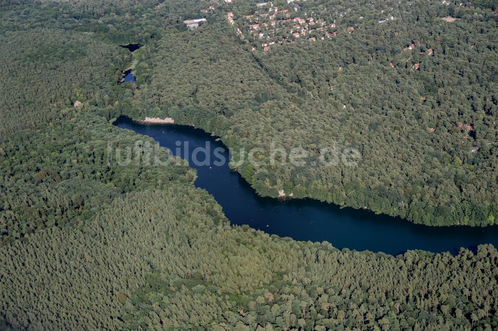 Luftbild Berlin - Uferbereiche des Sees Krumme Lanke in Berlin