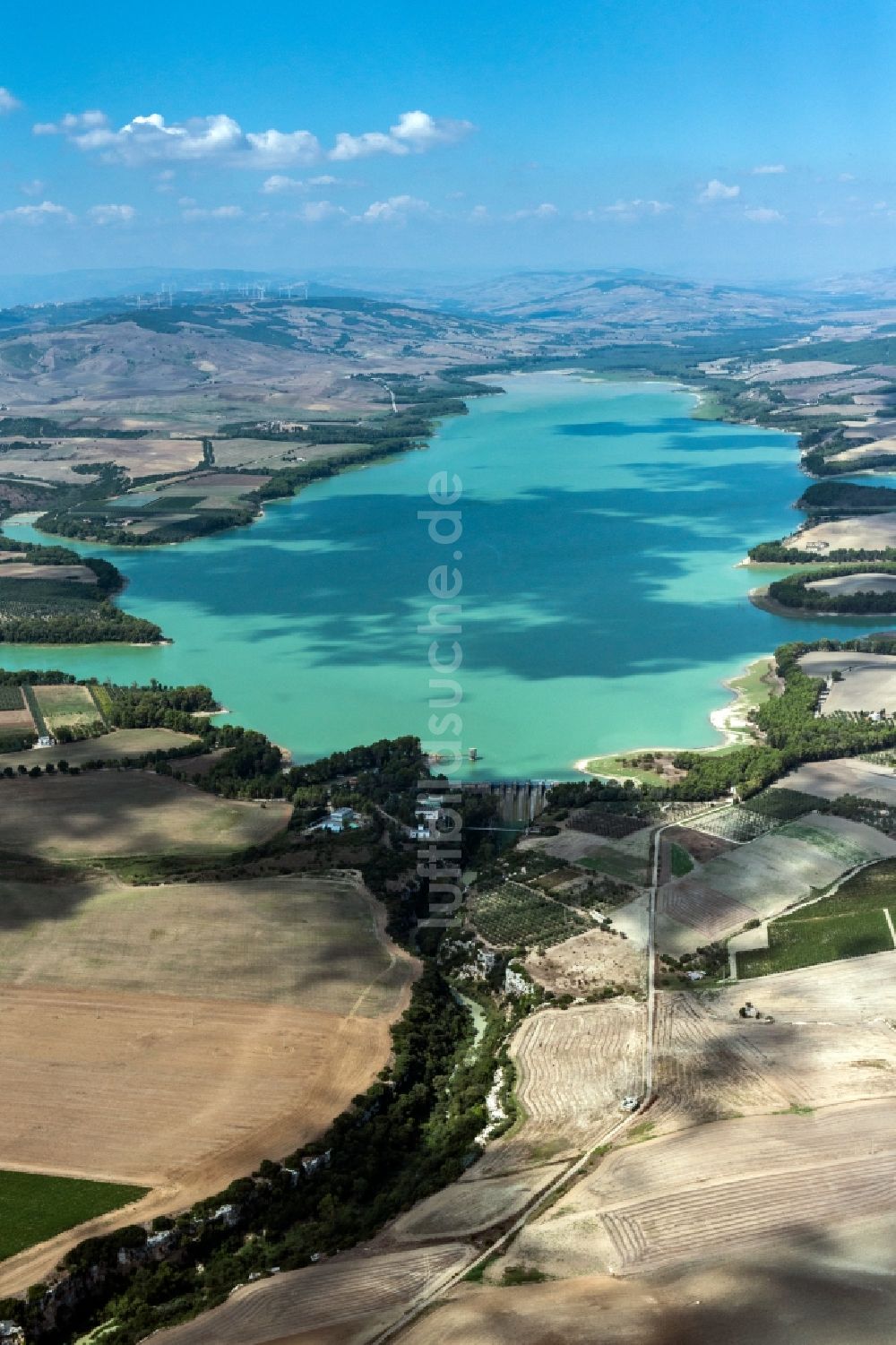 Miglionico aus der Vogelperspektive: Uferbereiche des Sees Lago di San Giuliano in Miglionico in Italien