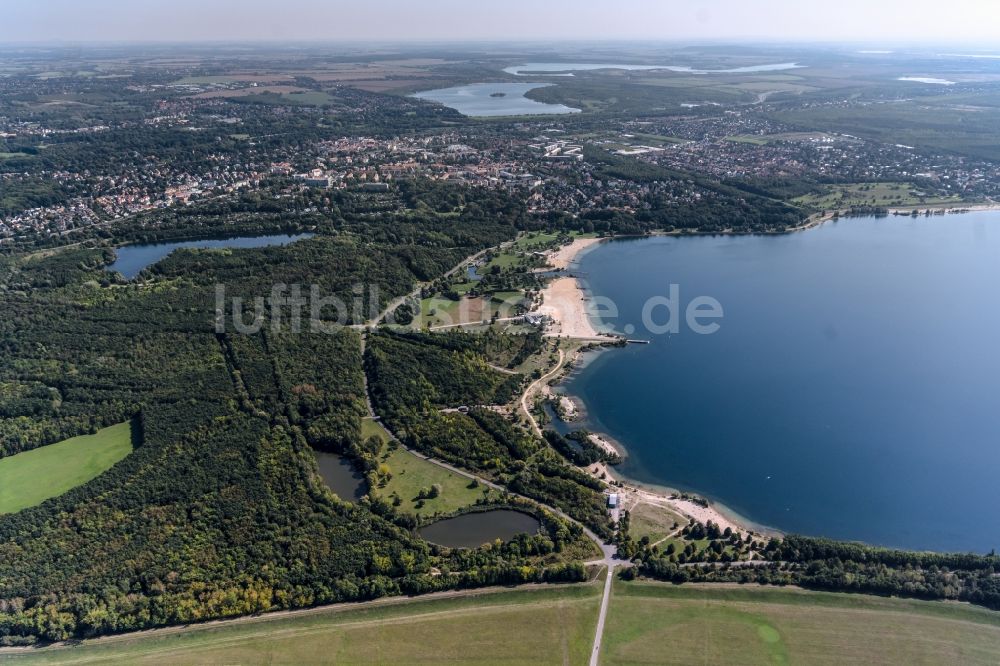 Luftaufnahme Leipzig - Uferbereiche des Sees Lauer in einem Waldgebiet in Leipzig im Bundesland Sachsen, Deutschland