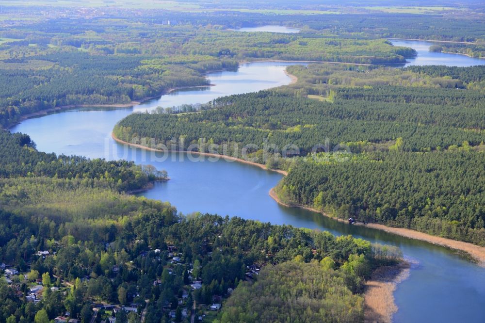 Ahrensdorf von oben - Uferbereiche des Sees Lübbesee bei Ahrensdorf im Bundesland Brandenburg