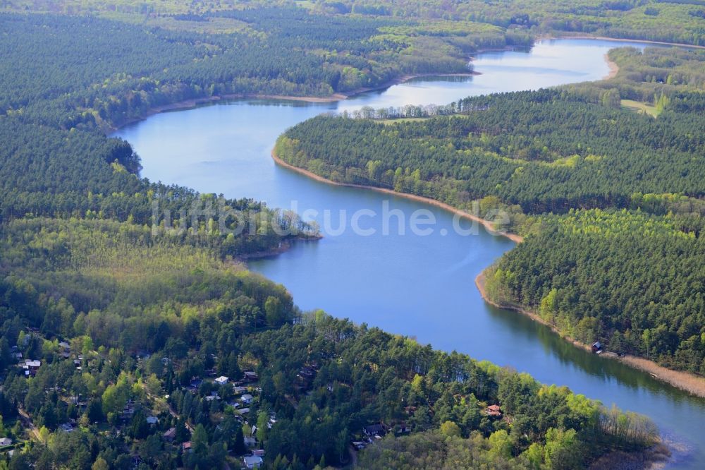 Ahrensdorf aus der Vogelperspektive: Uferbereiche des Sees Lübbesee bei Ahrensdorf im Bundesland Brandenburg