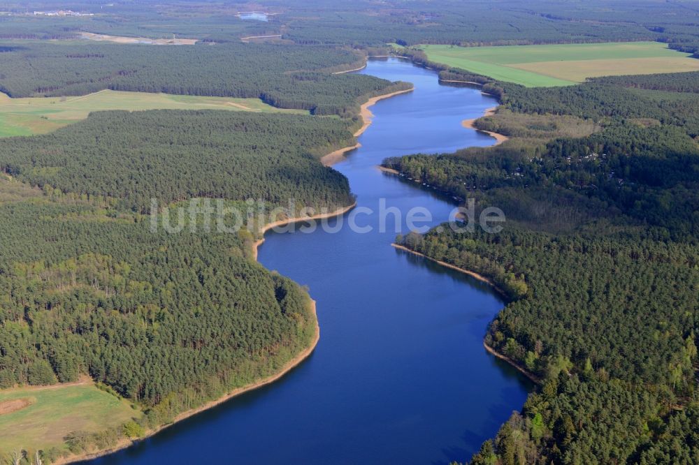 Ahrensdorf aus der Vogelperspektive: Uferbereiche des Sees Lübbesee bei Ahrensdorf im Bundesland Brandenburg