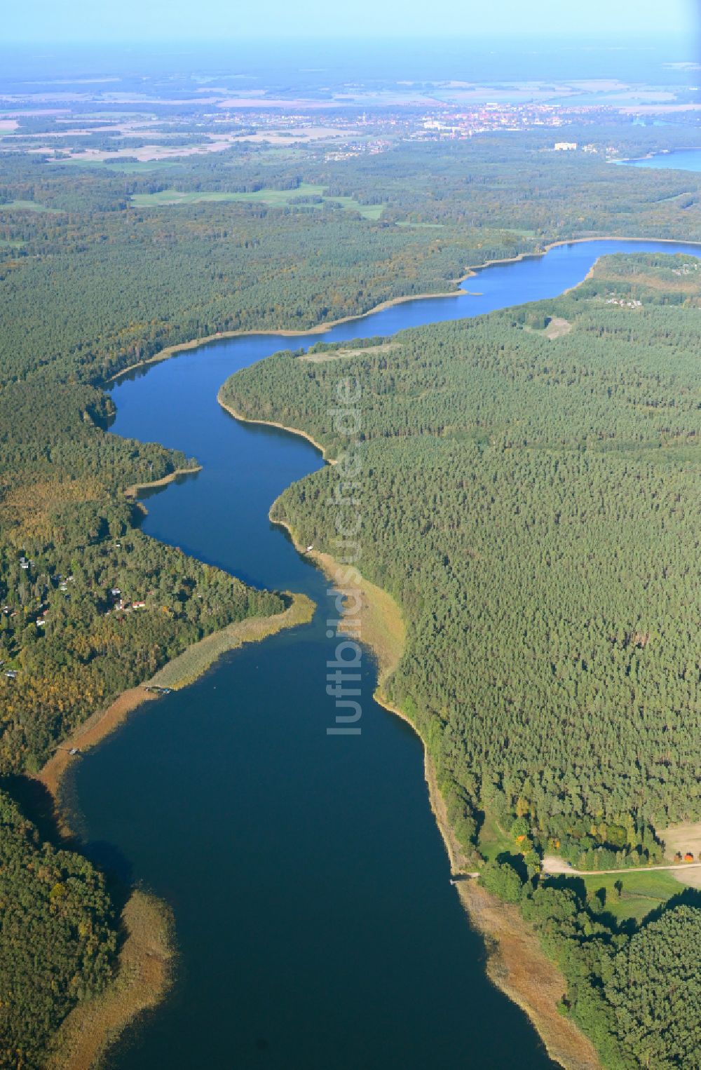 Luftbild Templin - Uferbereiche des Sees Lübbesee in einem Waldgebiet in Templin im Bundesland Brandenburg, Deutschland