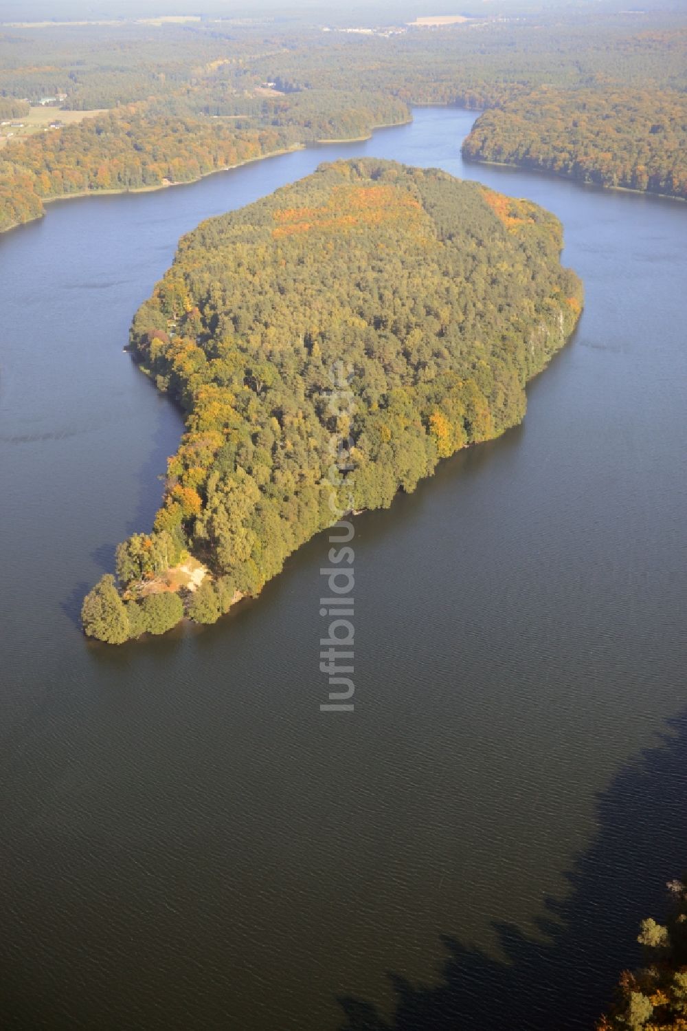 Luftaufnahme Wandlitz - Uferbereiche des Sees Liepnitzsee mit der Insel Großer Werder in Wandlitz im Bundesland Brandenburg