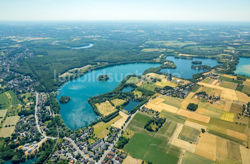 Luftbild Moers - Uferbereiche des Sees Lohheider See in Moers im Bundesland Nordrhein-Westfalen, Deutschland