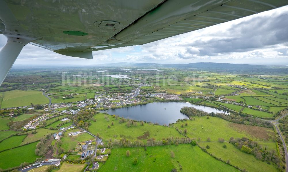 Newmarket on Fergus von oben - Uferbereiche des Sees Lough Gash in Newmarket on Fergus in Clare, Irland