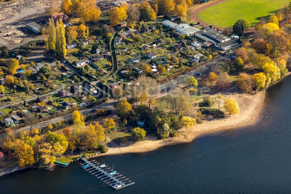 Duisburg von oben - Uferbereiche des Sees Masurensee in Duisburg im Bundesland Nordrhein-Westfalen, Deutschland