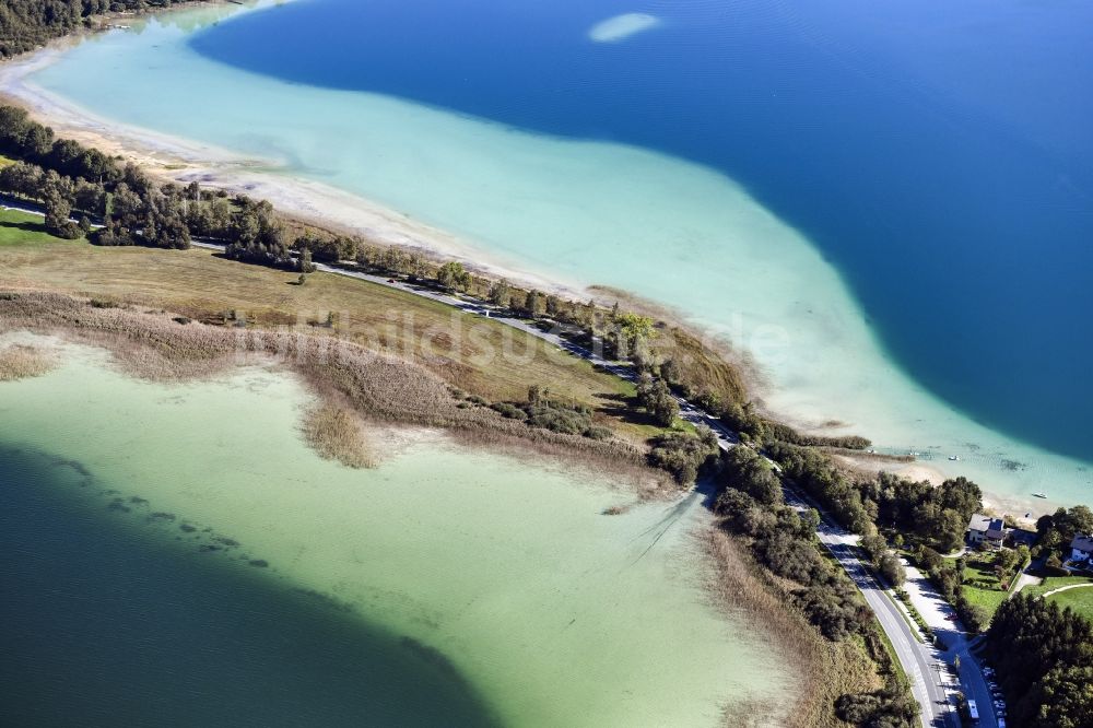 Mattsee aus der Vogelperspektive: Uferbereiche des Sees in Mattsee in Salzburg, Österreich