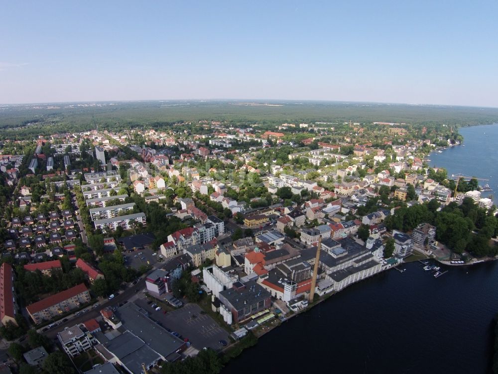 Luftaufnahme Berlin - Uferbereiche des Sees Müggelsee an der Müggelspree im Stadtteil Friedrichshagen in Berlin